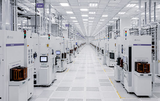 Semiconductor fabrication facility with rows of standardized production equipment